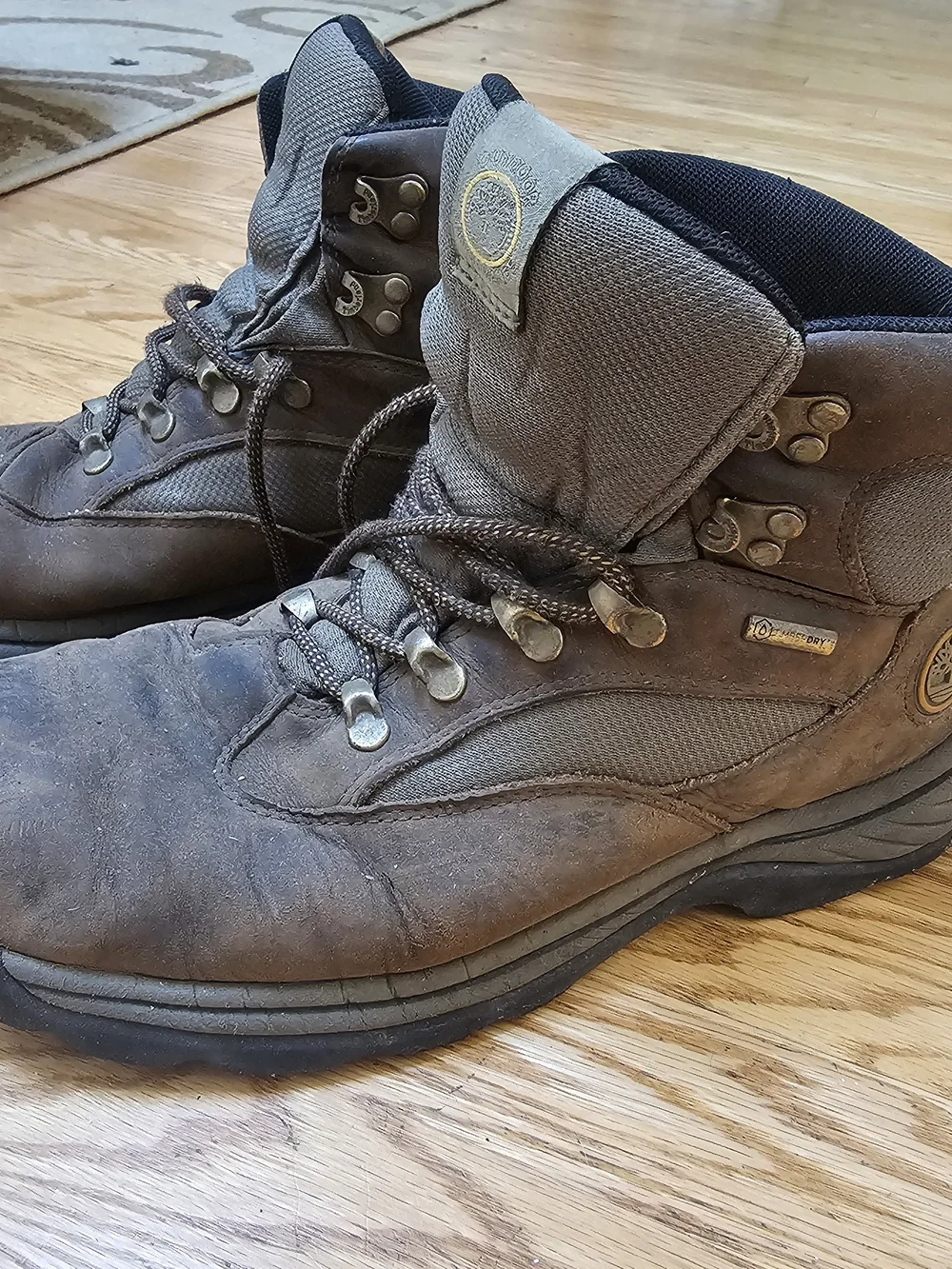 Timberland Brown Leather Men's Hiking Boots with Gray Tongue